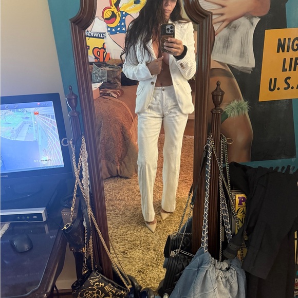 Dolce Gabbana white corduroy vintage pantsuit with matching hat. - Picture 5 of 15